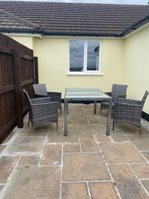 In Pillaton Holiday home *